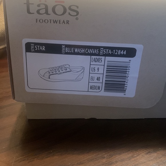 Taos sneakers style moc star size 9